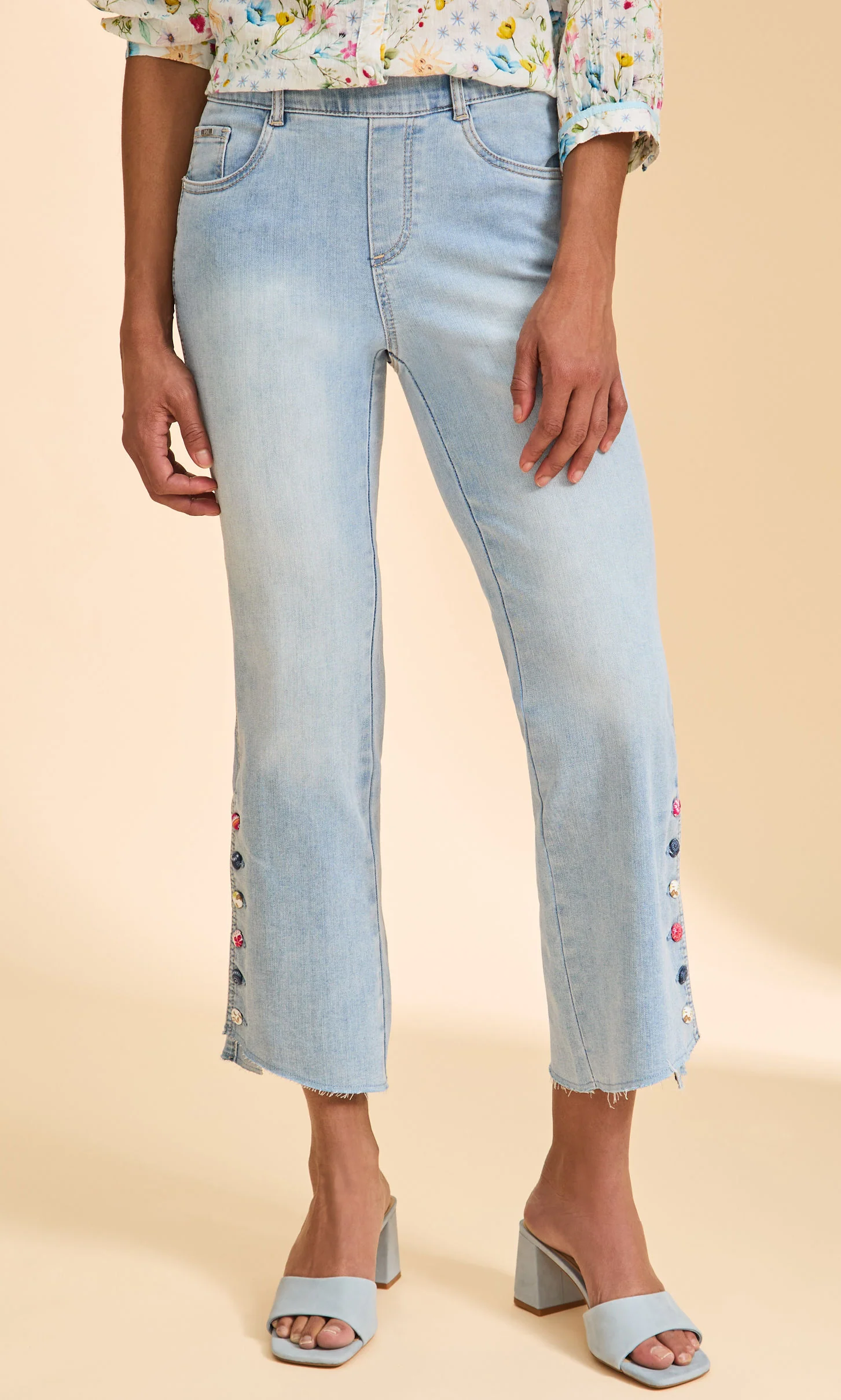 Cropped Straight-Leg Jeans with Button Detail
