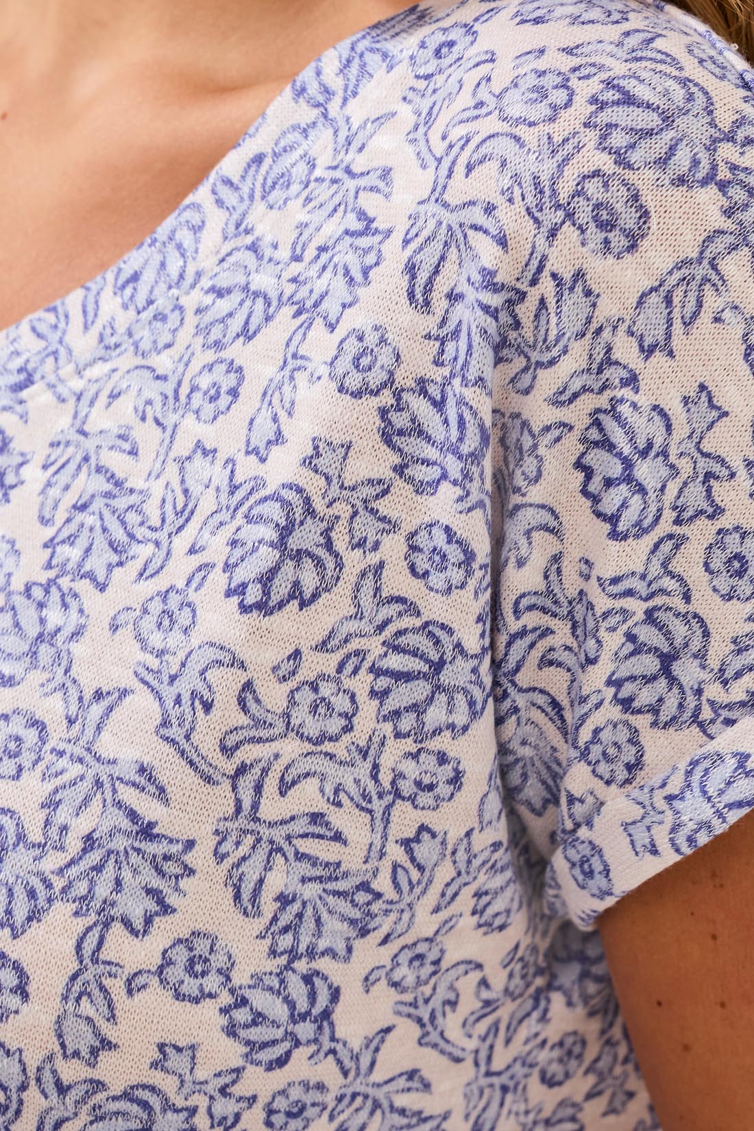 Abstract Floral V-Neck Short Sleeve Top - Image 4
