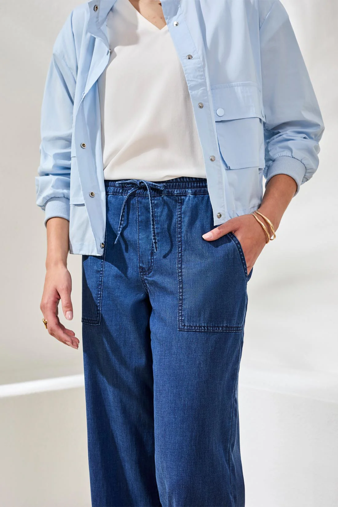 Wide-Leg Cropped Drawstring Pants - Image 3